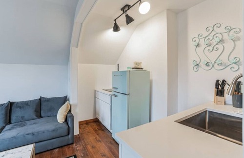 Cheyney Apartment | Thornton Studio w/Kitchenette