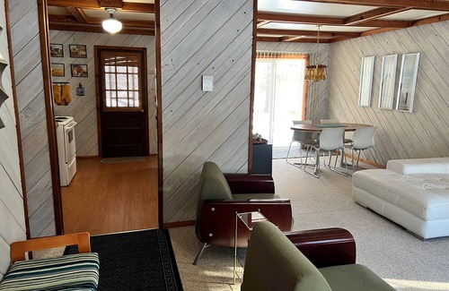 Wasagaming Cabin | *Thoroughly Sanitized.*Cedar Cabin, short walk to Downtown Clear Lake