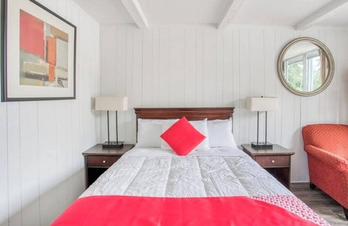 Kernersville Hotel | Thoughtfully Designed Room Great for Business or Leisure Travelers