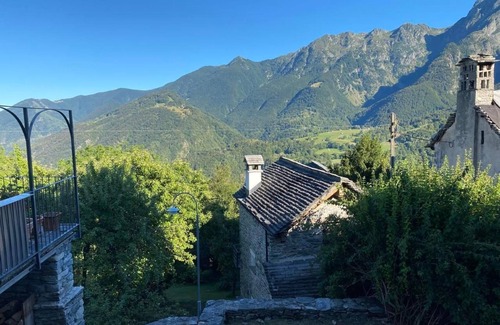 Lionza House | Thousand Stones House