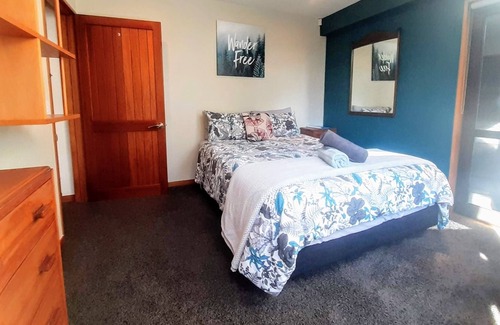 Cashmere Apartment | Three-Bedroom Apartment in Unique Treehouse with Spectacular Views & Gardens