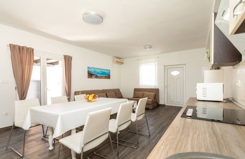 Soline Apartment | Three bedroom apartment with terrace and sea view Soline, Krk (A-9715-a)