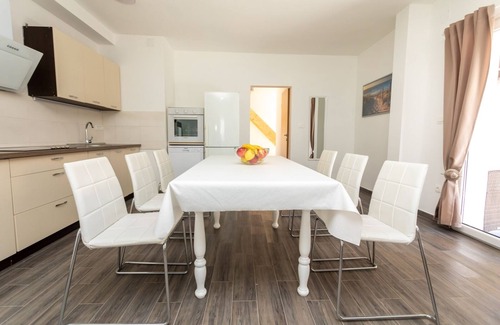 Soline Apartment | Three bedroom apartment with terrace and sea view Soline, Krk (A-9715-a)