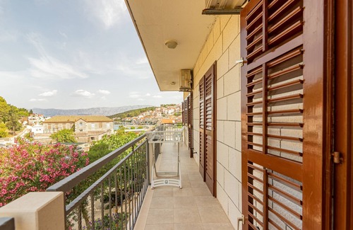 Povlja Apartment | Three bedroom apartment with terrace and sea view Povlja, Brač (A-16792-a)