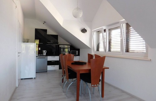 Povlja Apartment | Three bedroom apartment with air-conditioning Povlja, Brač (A-21089-c)