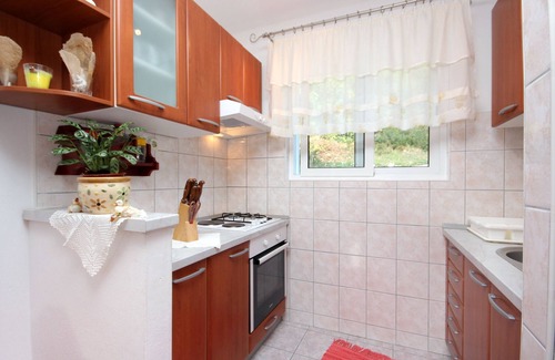 Cove Rogacic Apartment | Three bedroom apartment near beach Cove Rogačić, Vis (A-2460-a)