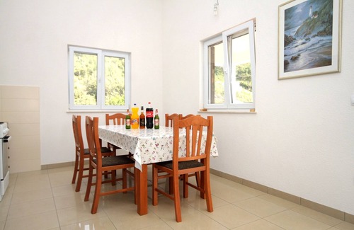 Gdinj Apartment | Three bedroom apartment with terrace and sea view Cove Skozanje, Hvar (A-4024-b)
