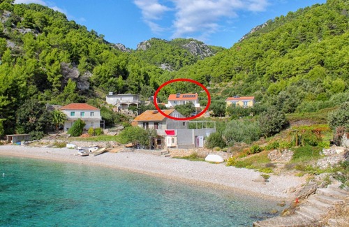 Gdinj Apartment | Three bedroom apartment with terrace and sea view Cove Skozanje, Hvar (A-4024-b)