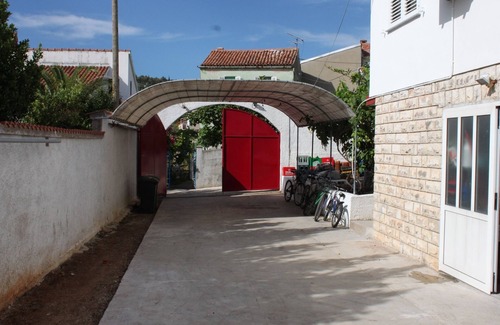 Preko Apartment | Three bedroom apartment with terrace and sea view Preko, Ugljan (A-8232-e)