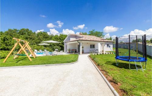 Divsici House | Three-Bedroom Holiday Home In Cetinici