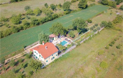 Dicmo House | Three-Bedroom Holiday Home In Dicmo