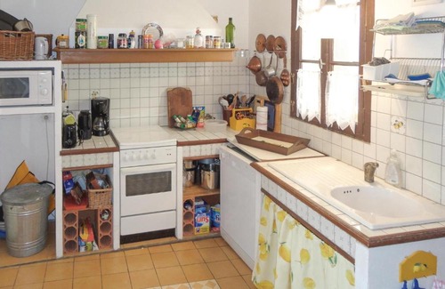 Maury House | Three-Bedroom Holiday Home in Maury