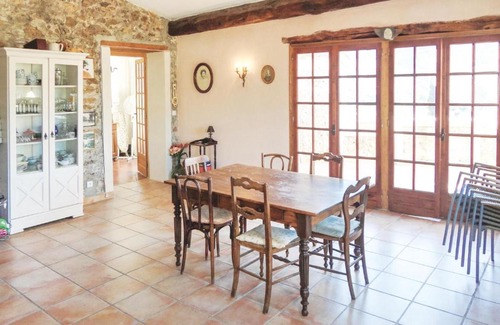 Maury House | Three-Bedroom Holiday Home in Maury