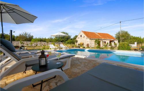 Unesic House | Three-Bedroom Holiday Home In Vinovo Donje