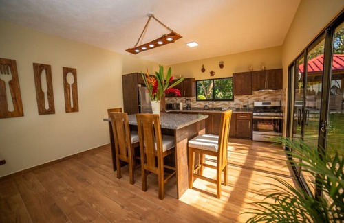 La Vega Province Villa | Three-bedroom Villa for 1 to 14 people in Jarabacoa