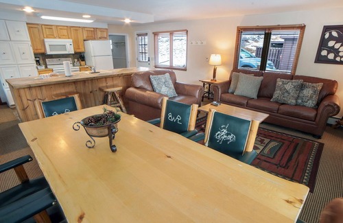 Estes Park Ski Chalet | Three Bedroom with Spacious Living room, Dining Room, and Deck