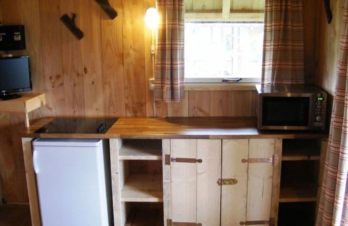 Voorthuizen House | Three charming trekking cabins on the Veluwe in one booking. Ideal for families or groups of friends who want to stay together while still enjoying their own space. Experience comfort, nature, and luxury facilities at Recreatiepark De Boshoek.