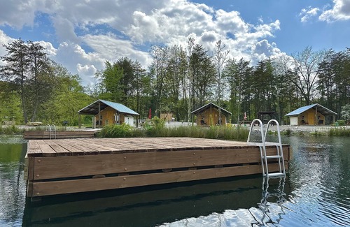 Jasonville Cottage | Three Lakeside Canvas Cottages group campsite at Parakeet Cove