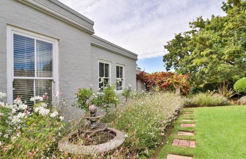 Eversdal Bed & Breakfast | Three Oaks