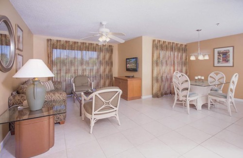 Palm Coast Hotel | Three Spacious Accommodations w Full Kitchen, Near Varn Park Beach, Outdoor Pool