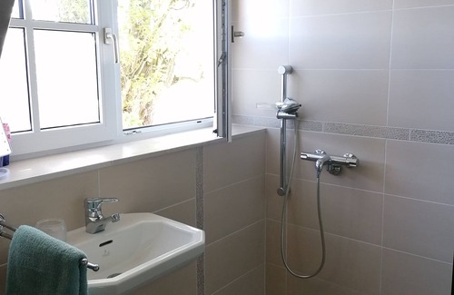 Municipality of Enkhuizen House | Three spacious and luxurious rooms, each with a private shower, toilet and TV