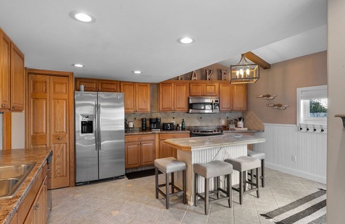 Okauchee House | Three steps away from the water on beautiful Okauchee Lake!