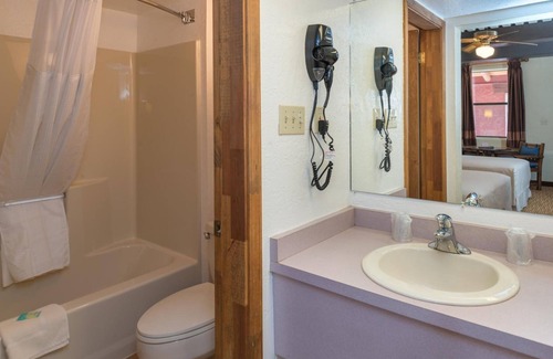 Chinle Hotel | Thunderbird Lodge