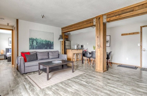 Government Camp Condo | Thunderhead Lodge: Pool & Game Room Fun Top Floor