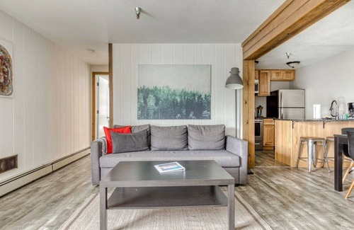 Government Camp Condo | Thunderhead Lodge: Pool & Game Room Fun Top Floor