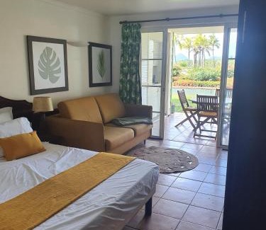 Gros Raisins Apartment | Ti Rhum Passion vue mer dans célèbre Village de Vacances