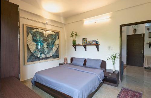 Lake Swaroop Sagar Apartment | TicAna 2 bedroom living & Kitchen with lake view garden rooftop