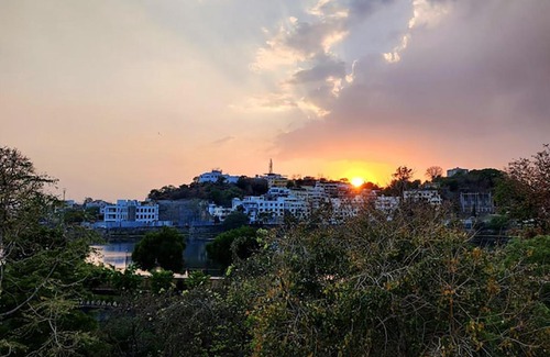 Lake Swaroop Sagar Apartment | TicAna private room in a 2 BHK