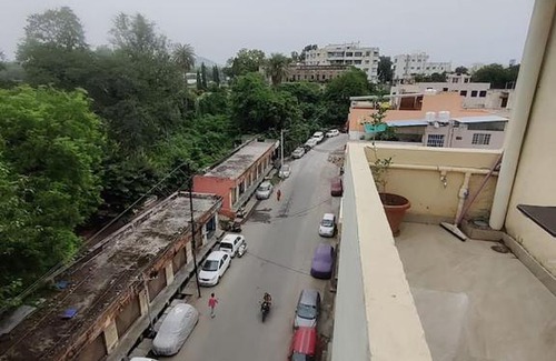 Lake Swaroop Sagar Apartment | TicAna private room in a 2 BHK