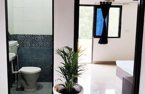 Lake Swaroop Sagar Apartment | TicAna private room in a 2 BHK