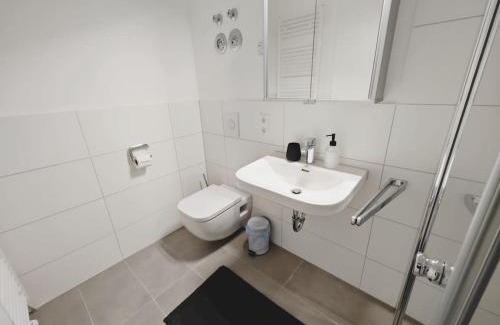 Metzingen Apartment | TiCasa BLACK-Zentral-Outlet-Aufzug-Stylisch-Unique