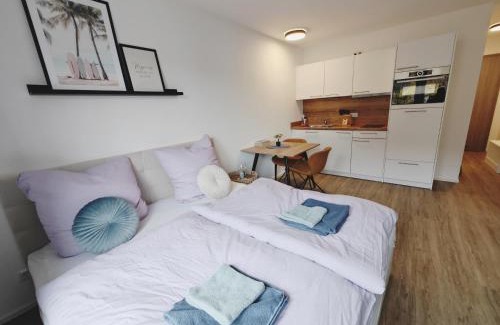 Metzingen Apartment | TiCasa WAVE-Zentral-Outlet-Aufzug-Stylisch-Unique