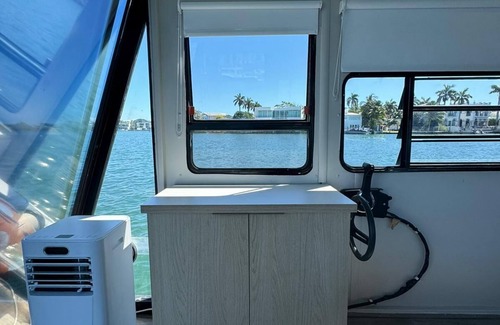 Miami Boat Rental | Tide and Seek Suites