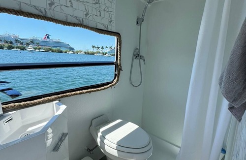 Miami Boat Rental | Tide and Seek Suites