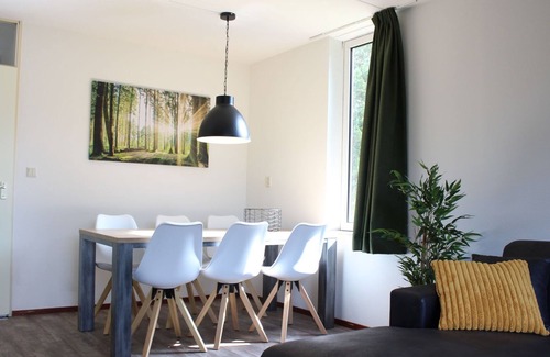 Vledder House | Tidy bungalow with garden located in natural area