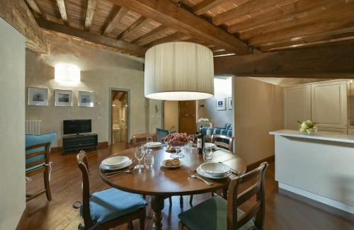Santo Spirito Apartment | Tiepolo romantic penthouse in the Oltrarno