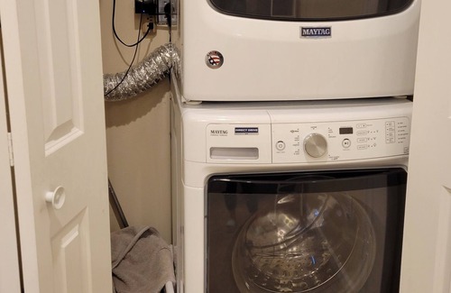 Campbellsport Condo | Tiki Beach Resort Condo on Kettle Moraine Lake