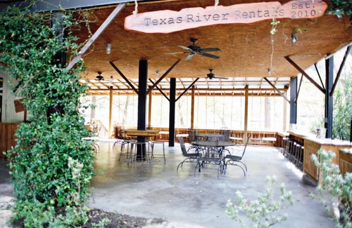 New Braunfels Apartment | Tiki Loft #3 | Guadalupe | River Road | Sleeps 4-6