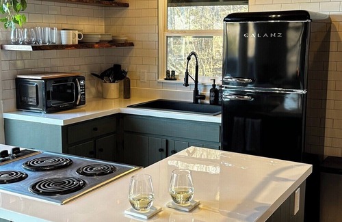 Bentonville Cabin | Timber Creek Falls - a Shenandoah cabin with a private waterfall