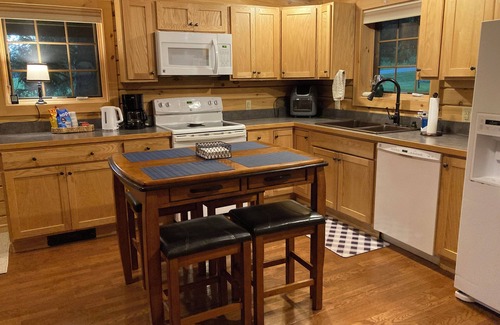 Cohocton Cabin | Timber Haven - Serene log home getaway with Wi-Fi, AC in NY Finger Lakes