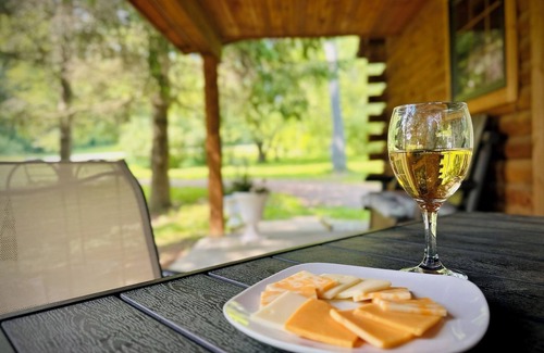 Cohocton Cabin | Timber Haven - Serene log home getaway with Wi-Fi, AC in NY Finger Lakes