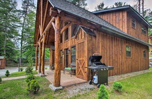 North Conway Cottage | Timber Home: Walk to Slopes & N Conway Shops!