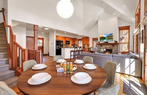 Tamarack Resort House | Timberline Lodge @ Tamarack Resort | Modern Ski In/Out | Pet OK | Hot Tub