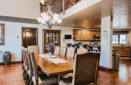 Flagstaff Cabin | Timberloft Luxury Lodge, HOT TUB , GOLF COURSE views, secluded & private