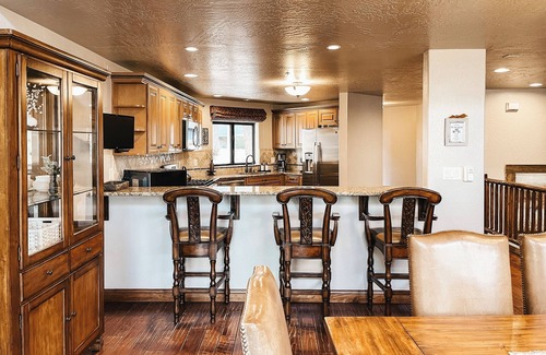 Flagstaff Cabin | Timberloft Luxury Lodge, HOT TUB , GOLF COURSE views, secluded & private