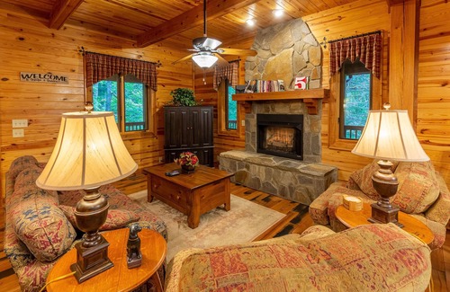 Tuckasegee Cabin | Timberwolf - Spacious Smoky Mountain Cabin w/Cornhole, Putt putt!